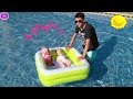 Bruno cuida a las bebés REBORN en la piscina 😎 Bruno se broncea - Los Juguetes de JJ en familia