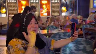 Live band at Hardrock Cafe Maldives screenshot 5