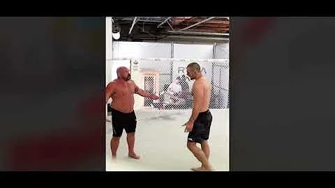 Sean Strickland vs Orlando Sanchez - Heated traini...