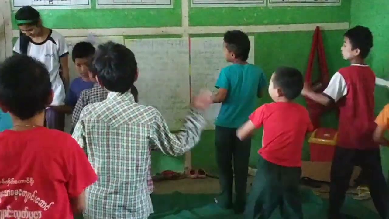 AungMyaeOo Monastic Education School in Sagaing( Travelling with Russian couple)