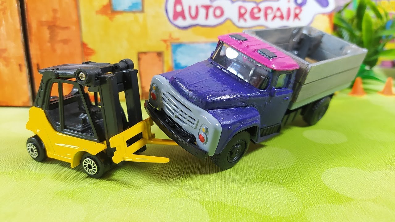 Машинки ремонтируют грузовичок. Video for kids.