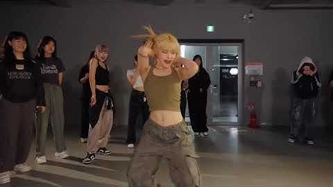 Ariana Grande - break up with your girlfriend, i