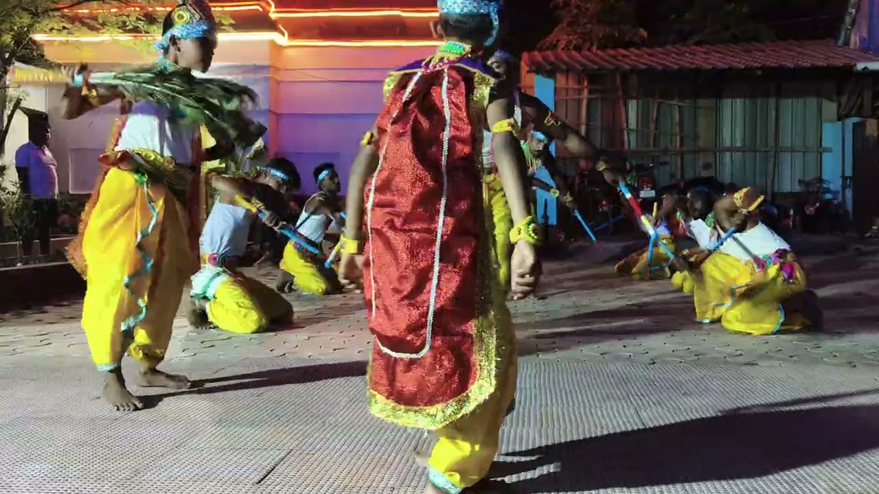 ବିରୋଳ ସ୍ଥିତ ଶ୍ରୀଶ୍ରୀ ରଧାଗୋବିନ୍ଦ ମନ୍ଦିର ପ୍ରାଙ୍ଗଣ ରେ ଲକ୍ଷ୍ମୀ ନାରାୟଣ ଲଉଡ଼ି ସଂଘ ଲଉଡି ନୃତ୍ୟ ପରିବେଷଣ କରୁଛି