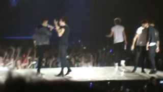 One Direction - One Way Or Another (Live @ TMH Tour Antwerp, Belgium)