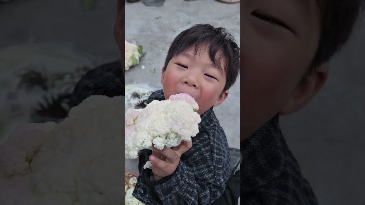 小八有点肠胃炎，一脸憔悴，还好有小十一帮着晒干花菜