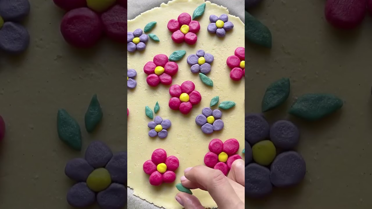 Floral cookies flower 🌸🌸🌸 - a really simple technique of rolling 5 cookie dough balls and pressi