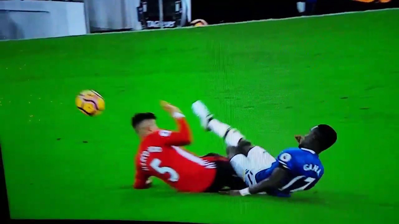 Rojo dodgy tackle vs Everton