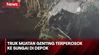 Jembatan Ambruk, Truk Muatan Genting Terperosok ke Sungai di Depok, Jawa Barat