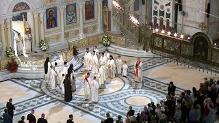 Jutarnja Vaskršnja Liturgija U Hramu Svetog Save Jutarnja Vaskršnja Liturgija U Hramu Svetog Save