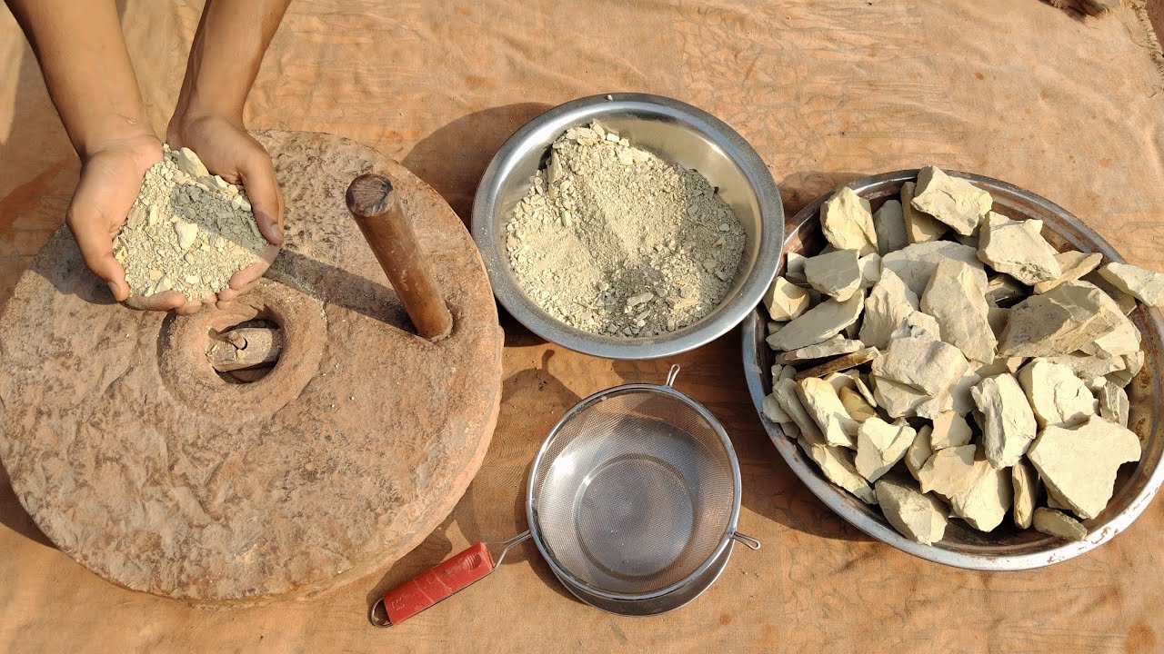 आज चक्की मे मुल्तानी मिट्टी को पिसेगे पुरा प्रक्रिया देखो