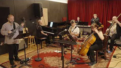 Geoffrey Burleson: Cryptic Locomotion, performed b...