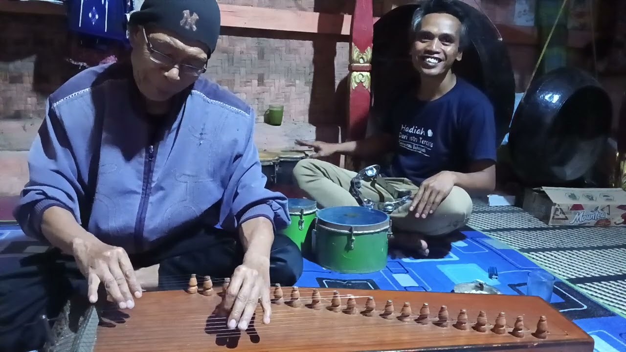 Wanda kacapi kawih Dina lagu daun hiris 