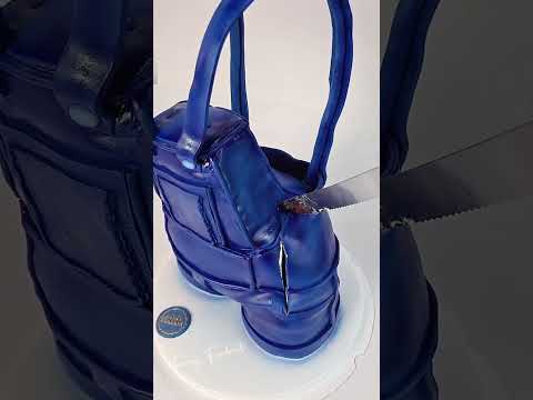 Video tạo hình bánh sn hình quần yếm 3D #fancyfondant... - youtube