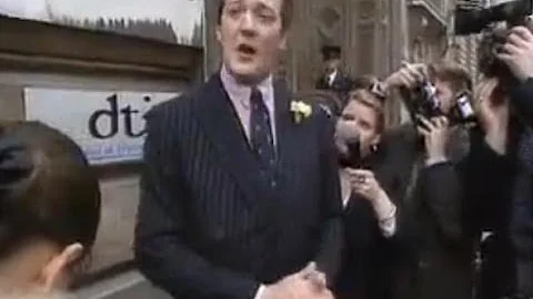 Hugh Laurie's News Flash - A Bit of Fry and Laurie...