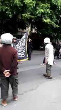 Bentrok fpi solo vs banser solo di depan kantor NU solo