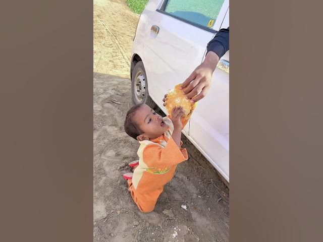 Bacho py Allah ki Rehamt #trending #ytshorts #viralvideo #pakistan #india #shorts #foryou#humanity