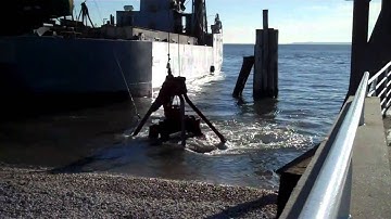 Clamshell Dredge Working
