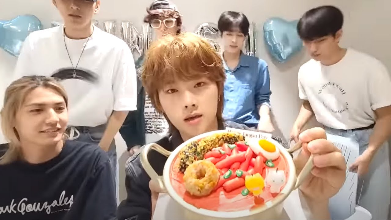 [엑디즈/정수] 뭔 생일라이브가 떡볶이만 먹다가 끝나네