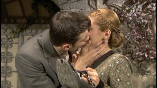 Prudencio silencia el llanto de Julieta con un beso en los labios