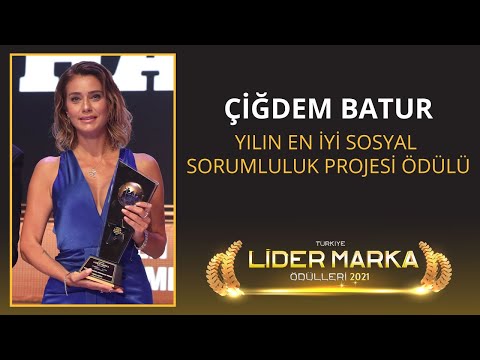 ÇİĞDEM BATUR / YILIN EN İYİ SOSYAL SORUMLULUK PROJESİ ÖDÜLÜ / 2. TÜRKİYE LİDER MARKA ÖDÜL TÖRENİ