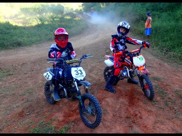 Minu moto trilha movida a gasolina