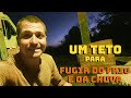 Travelando no mundo est construindo um quiosque no stio ao vivo