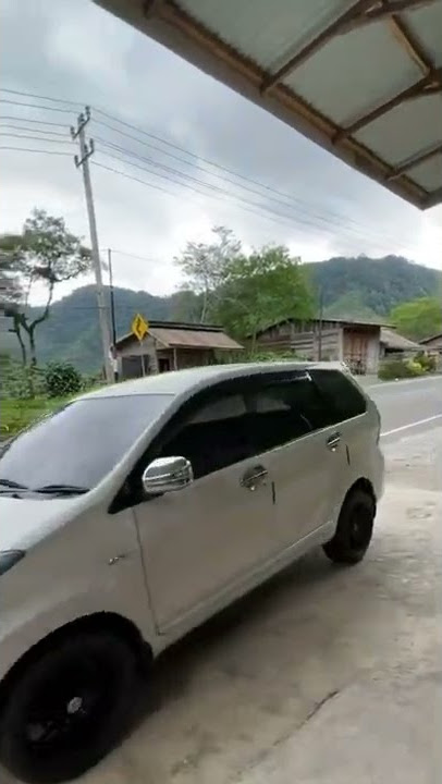 White Avanza goyang