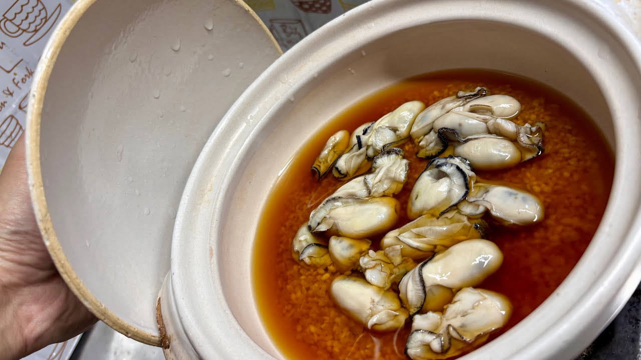 スーパーで2パック500円だった牡蠣で土鍋ご飯！