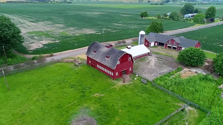 Beautiful Country Farmhouse with Historic Barn ~ V...