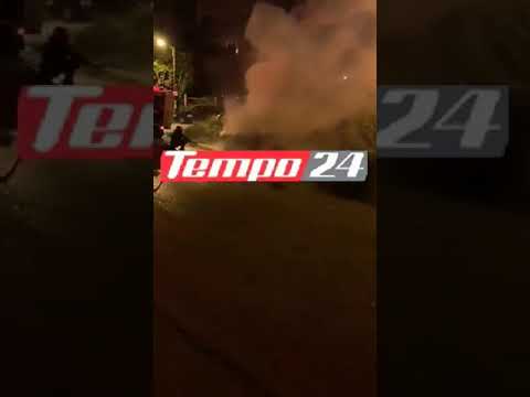 tempo24.news Πάτρα πυρκαγιά σε αυτοκίνητο