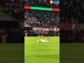 عمورة يودع المشجع الكونغولي التمثال بعد نهاية المباراة #الجزائر #بولبينة #محرز
