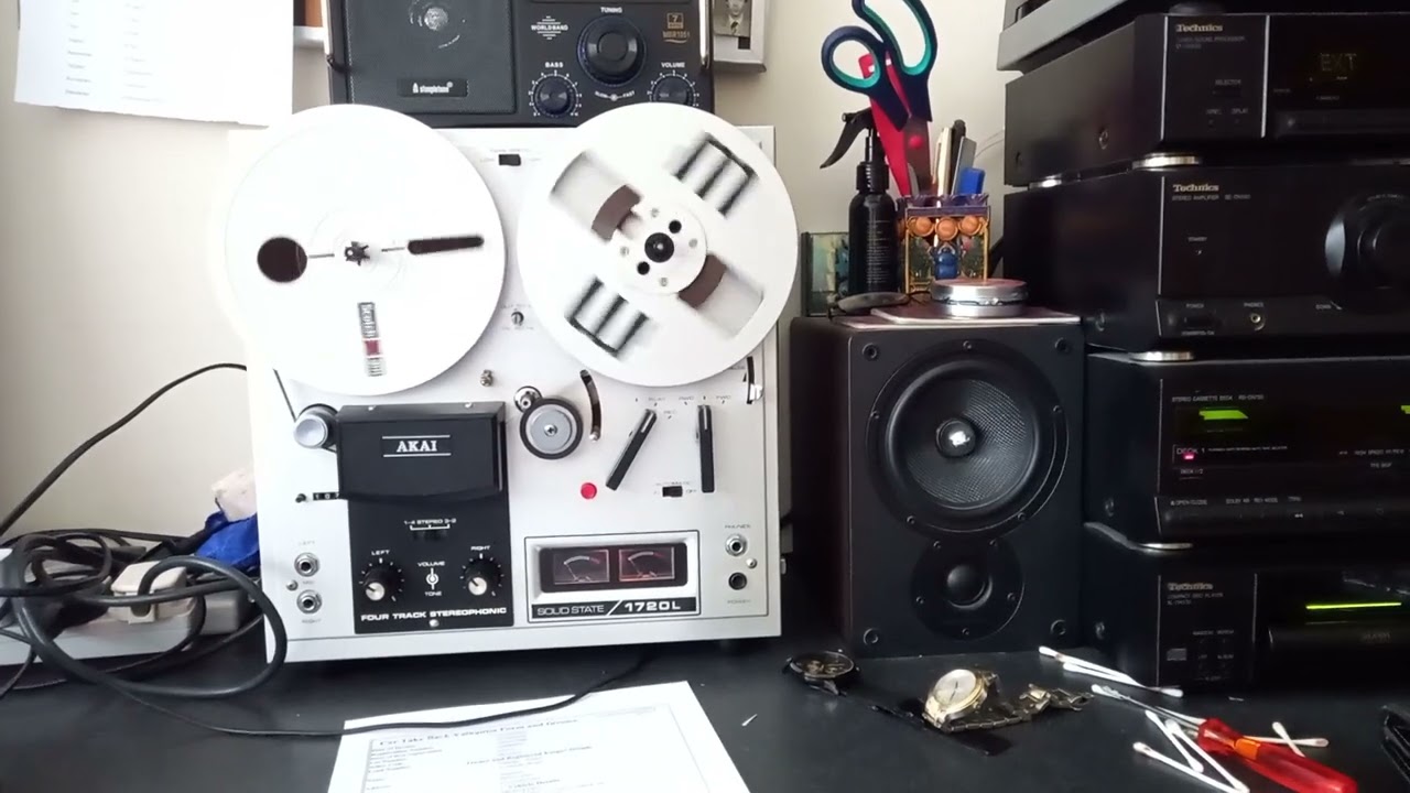 Akai 1720L - YouTube