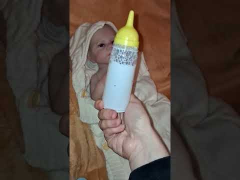 Пляшечка для реборна із сумішшю для годування Їжа для ляльок Реборн Нескінченна суміш, видео 1