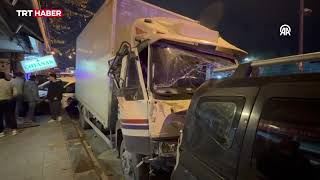 İstanbul'da kontrolden çıkan kamyonet 5 araca çarptı