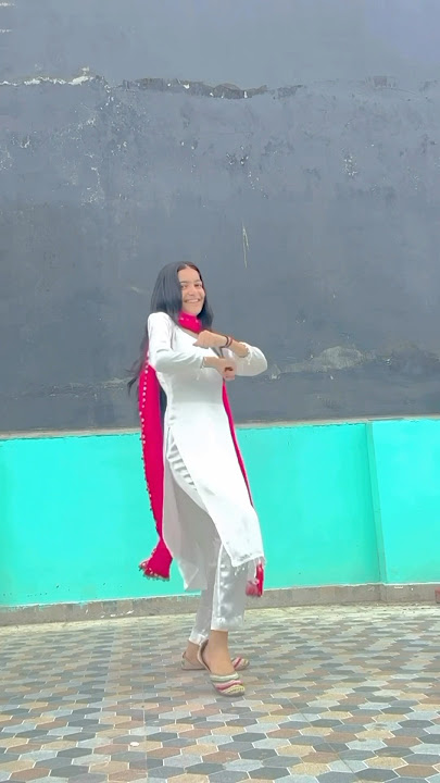 Chale 61 62 karti 😉😘 #shortvideo #dance #hariyanvisong #ytshorts#suit #viralvideo