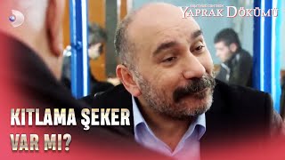 Mithat, Mahalleli ile Kaynaşıyor! - Yaprak Dökümü 109. Bölüm