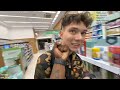 fontinnelerj e kosky doando dinheiro na rua