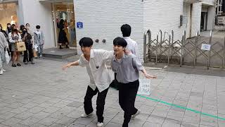 20220511 hongdae busking 홍대 댄스팀 (전 DOB멤버) 아큐아(AQA) 버스킹 03 - Dynamite (Holiday Remix) _ BTS (방탄소년단)