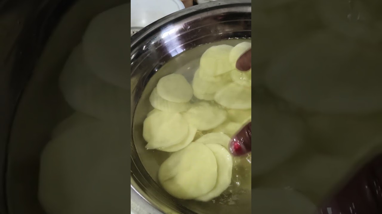 Happy Holi  dagerio kase hai aap log achy hongy #aaj baney meny aalo ky chips 