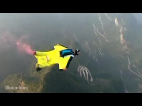 World's Fastest Flying Woman Vies in 100-MPH Contest