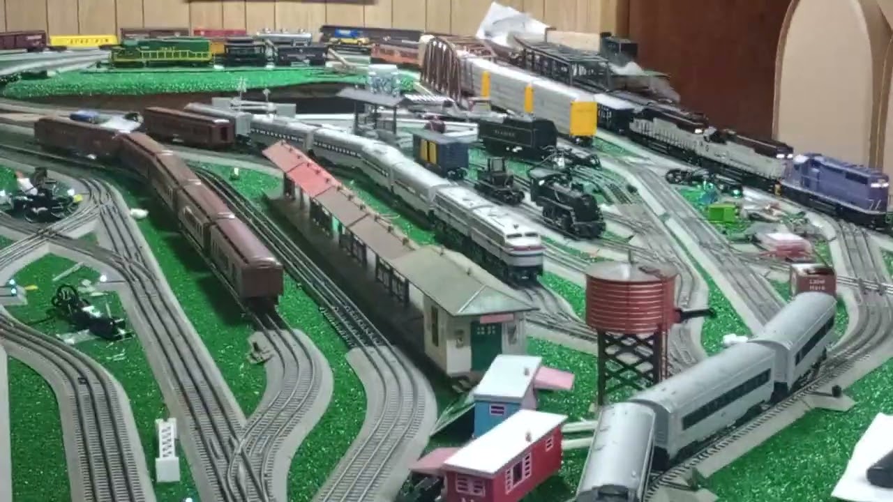 RBMN F-units 270 & 275 w/ PRR cars