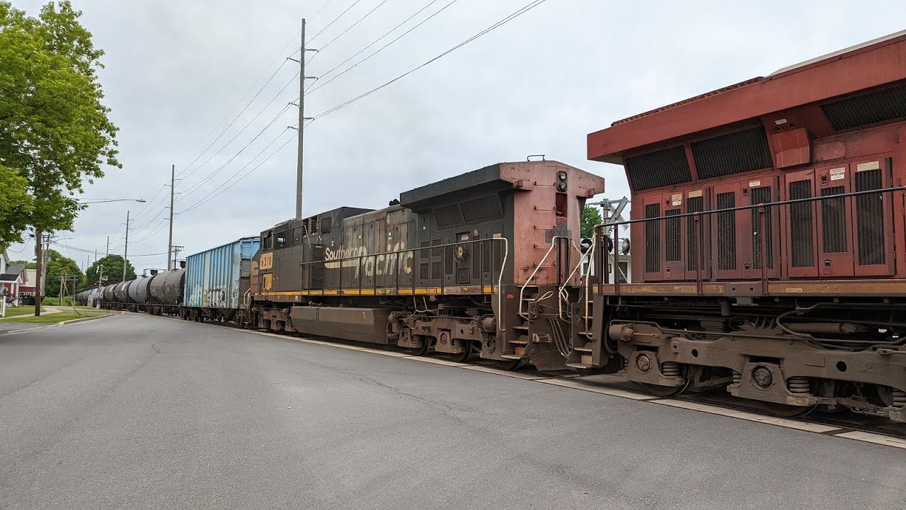 Southern Pacific power on CP 528 plus CP 929 chase