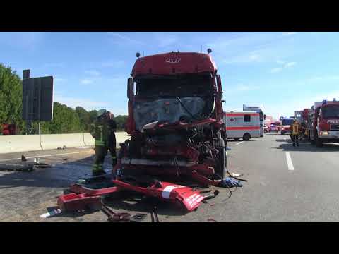 Vollsperrung nach Crash
