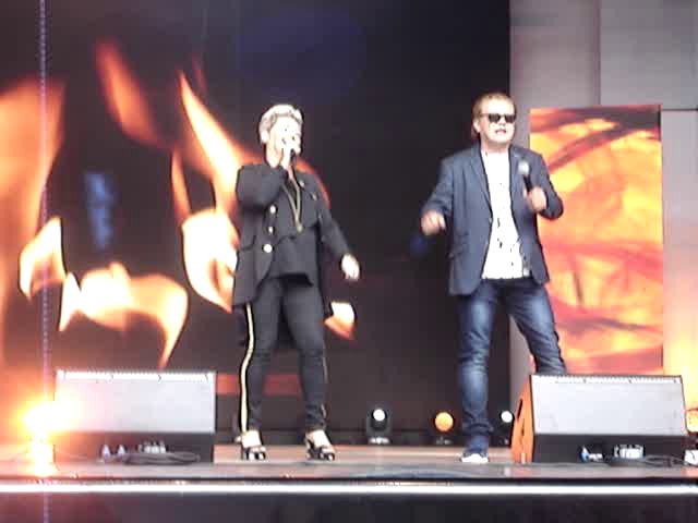 Andy i Lucia - Przyjaciol poznajesz