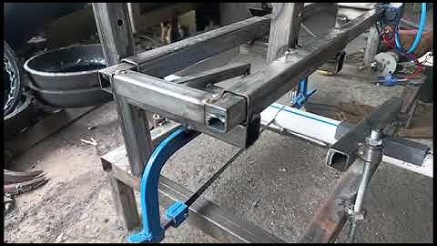 Pneumatic Hacksaw cutting