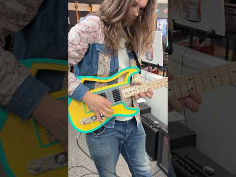 Shredding on a 3D Printed Guitar! 🎸🤘🏻 #3dprinted #guitar #shredding
