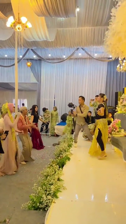 Flash mob acara pernikahan pecaahh