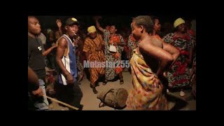 Tazama Wazaramo Walivyovua Nguo Kwenye Kigoma Cha Urugwai , Baikoko Uchi Kigodoro Dance