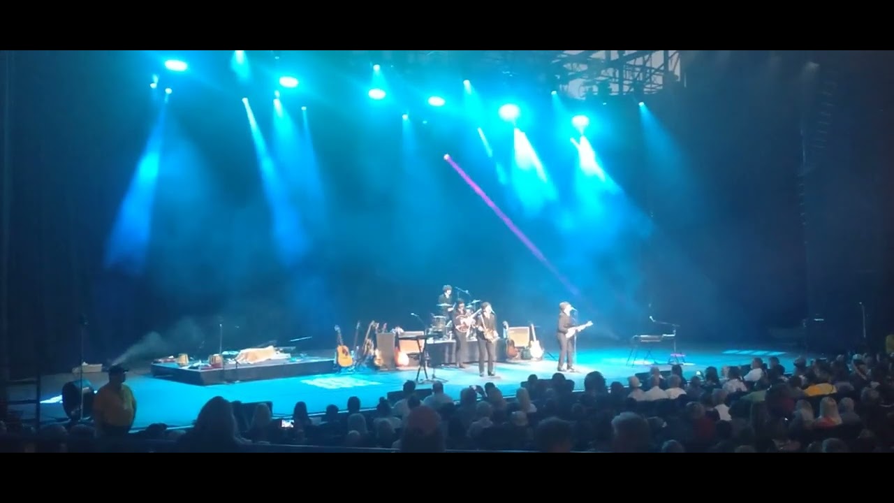 i-want-to-hold-your-hand-the-beatles-the-fab-four-cover-in-the