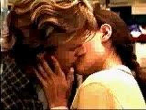 Joey and Dawson first kiss